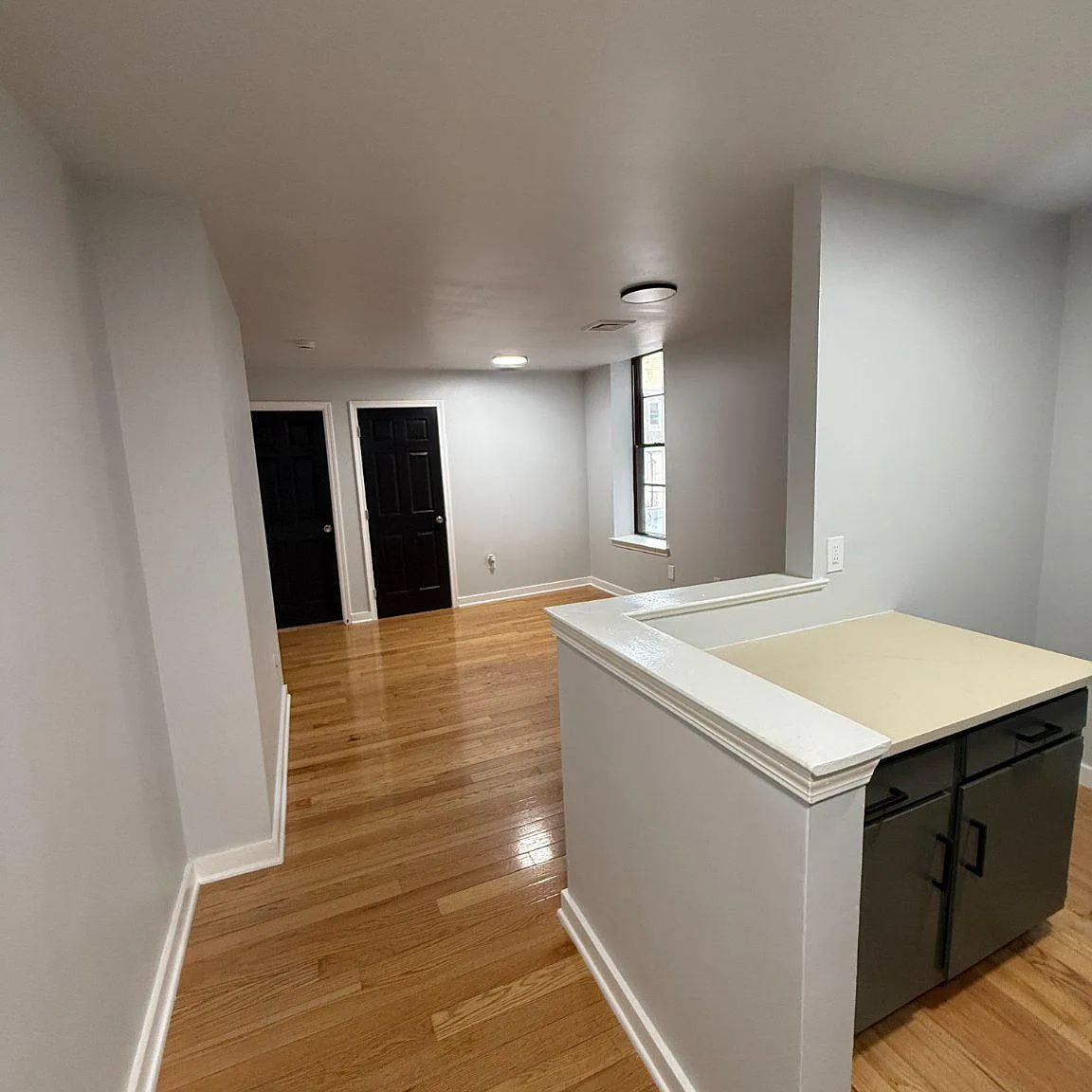 2 bed, 1.0 bath, 1083 sqft, $2,400 — Photo 3