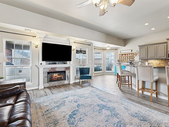 4th image of 25604 Murphy Ct
