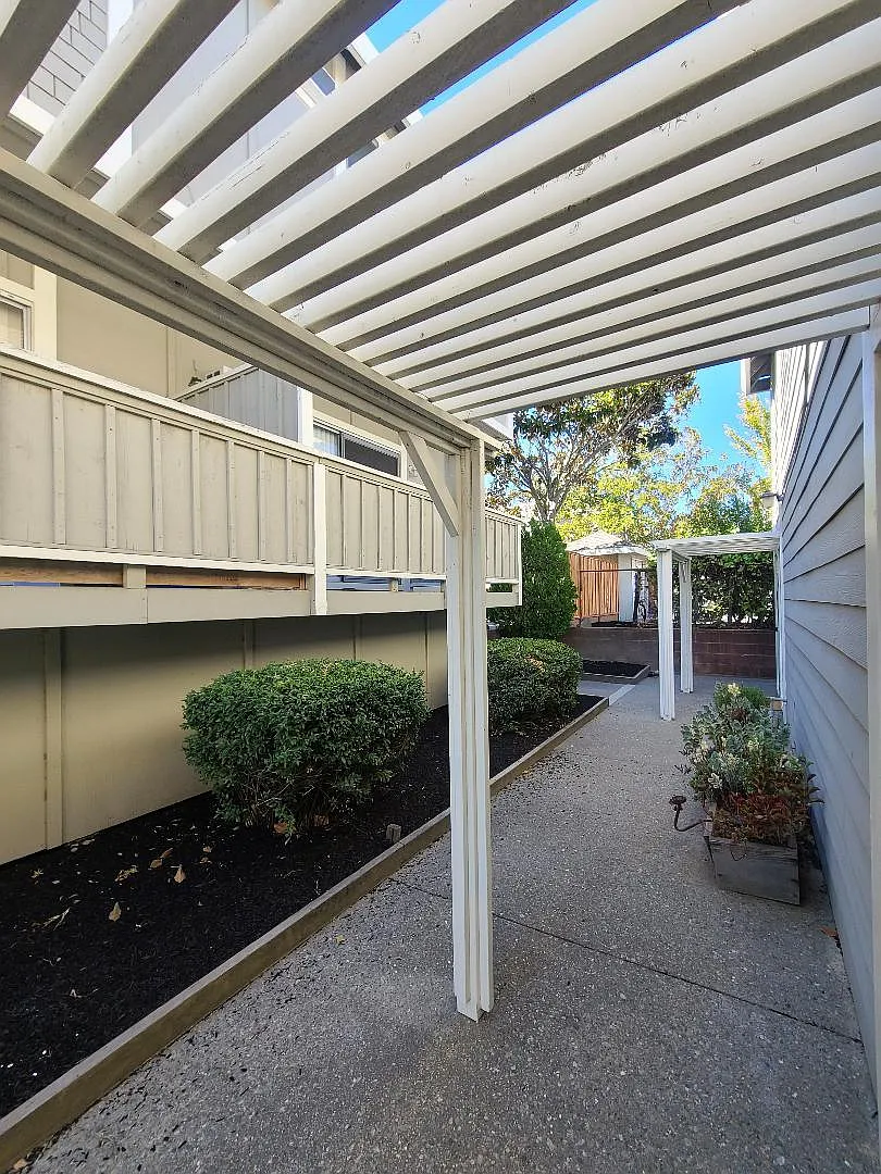 1993 Ascot Dr — Photo 2