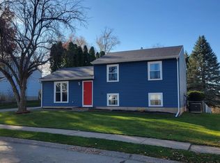 2219 W 58th St, Davenport, IA 52806