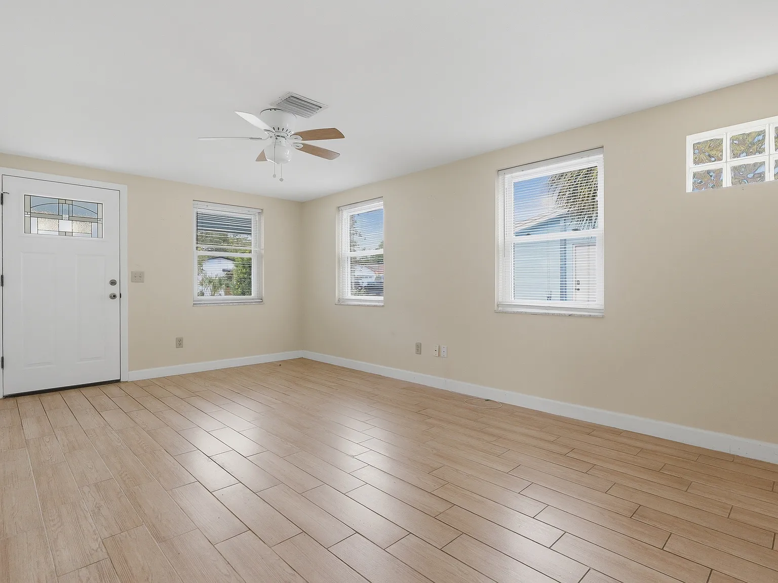 2 bed, 700 sqft, $2,350 — Photo 4