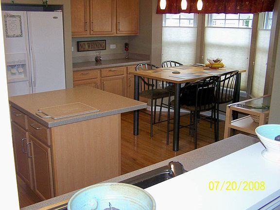 Kitchen & Eat in area