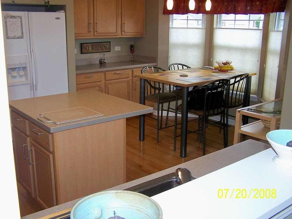 Kitchen & Eat in area