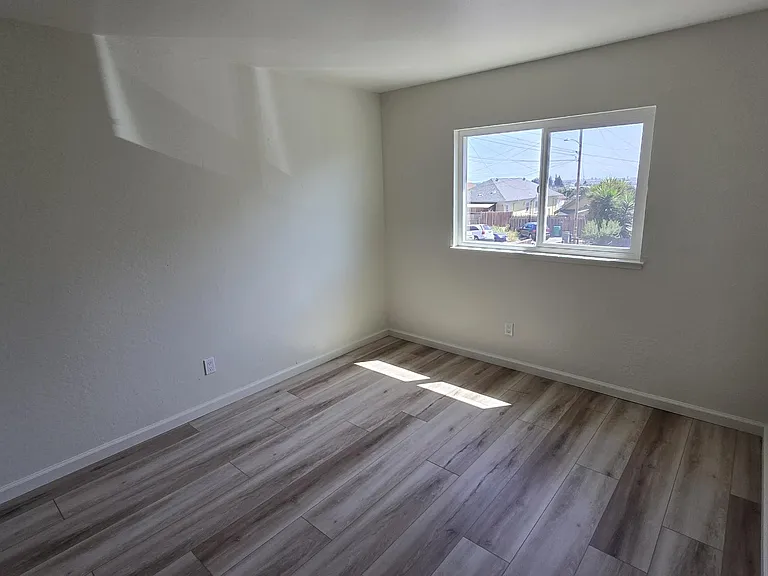 3 bed, 1.0 bath, 1100 sqft, $2,895 — Photo 6