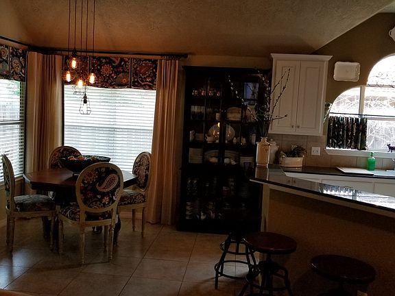 3rd image of 10451 Parkside Dr