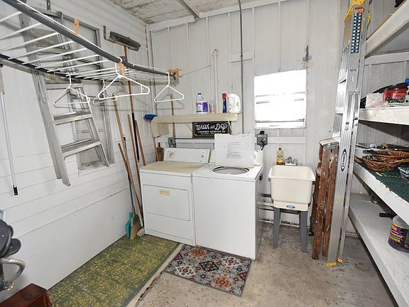 4th image of 419 Molokai Ln