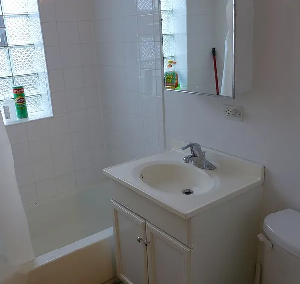Linder/ Lawrence Apartments — Photo 21