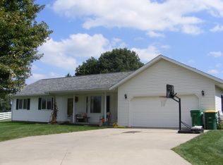 711 N Cedar St, Creston, IA 50801