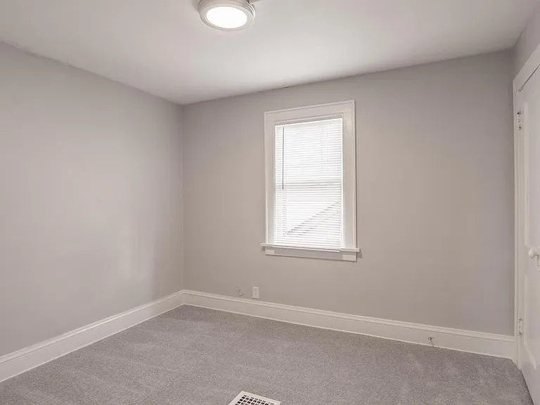 4020 Emerson Ave N — Photo 16