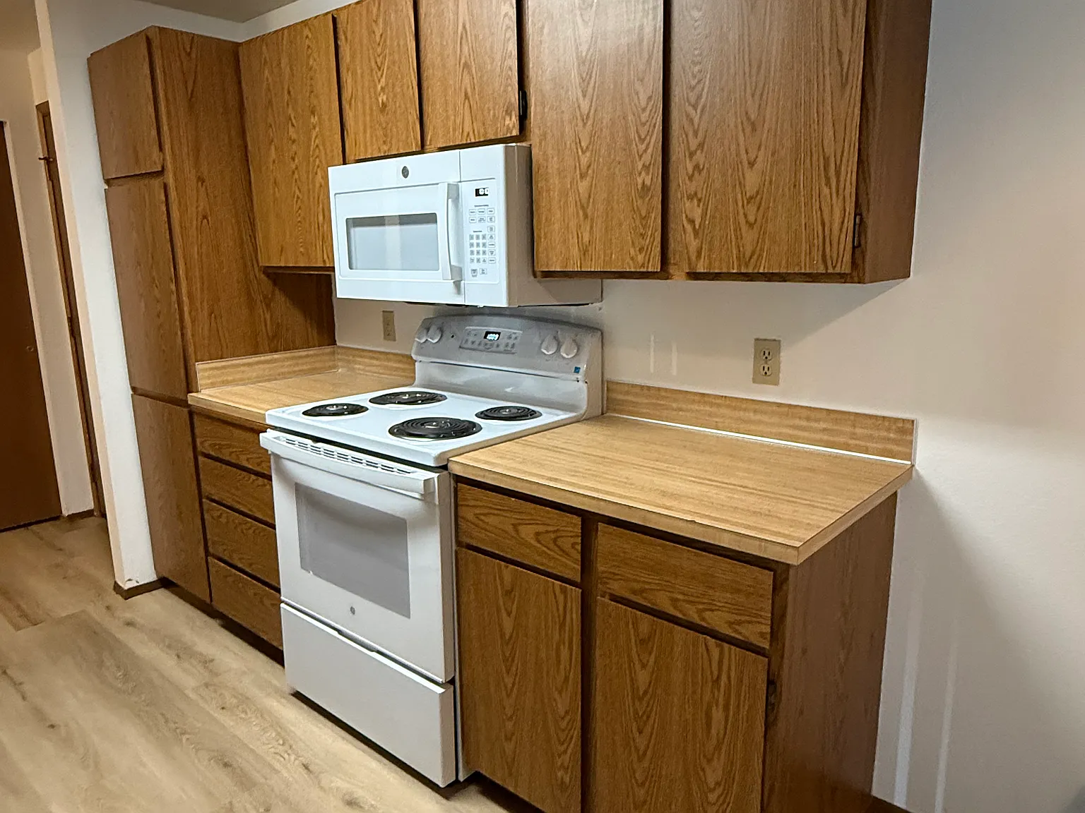 2 bed, 800 sqft, $1,700 — Photo 2