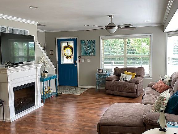 3rd image of 431 Valparaiso Ct