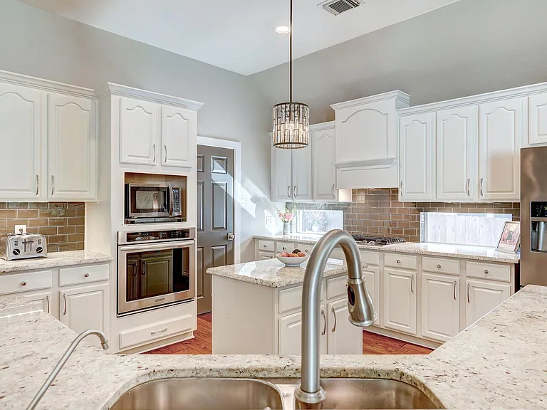 2639 Henley Dr — Photo 23