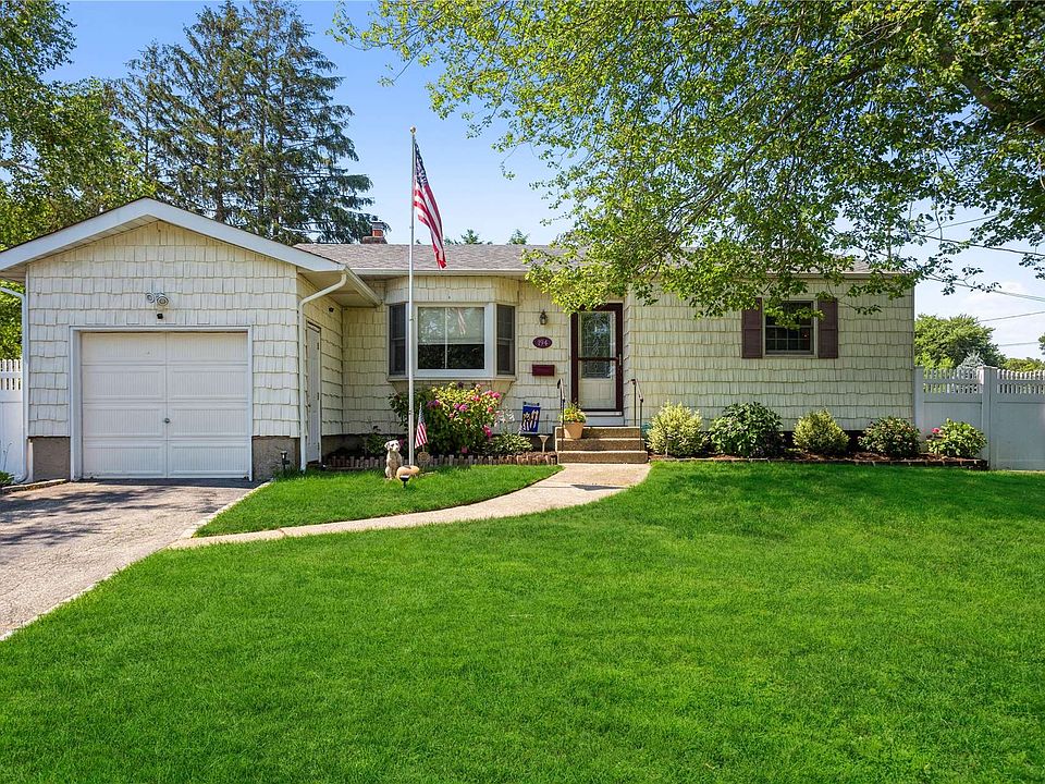 194 Loop Drive, Sayville, NY 11782 Zillow