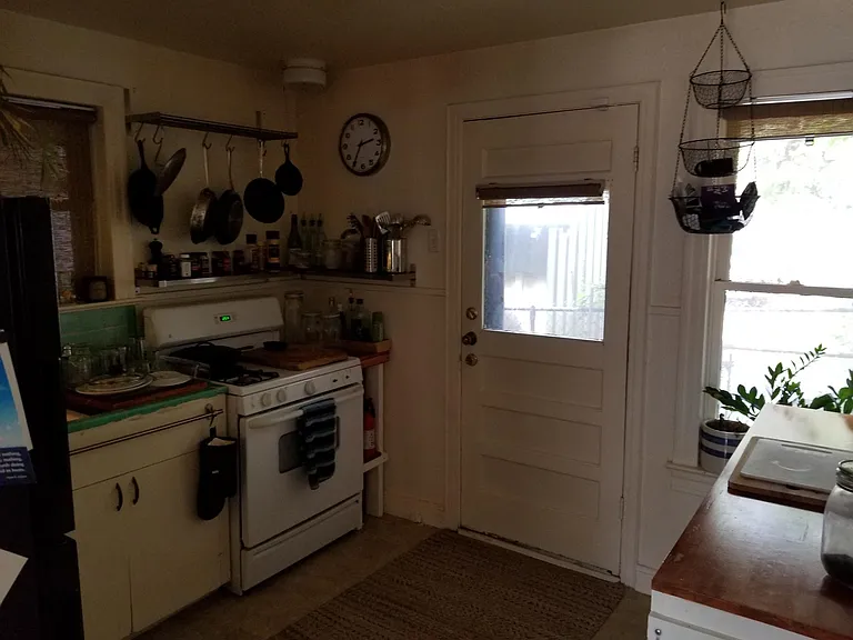 708 W 8th St #A — Photo 2