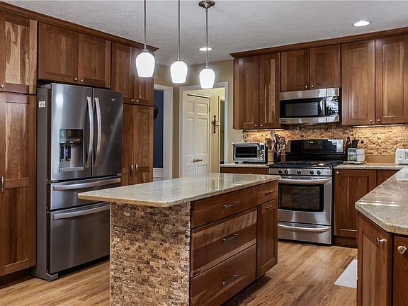 4th image of 2639 Bridgeton Dr