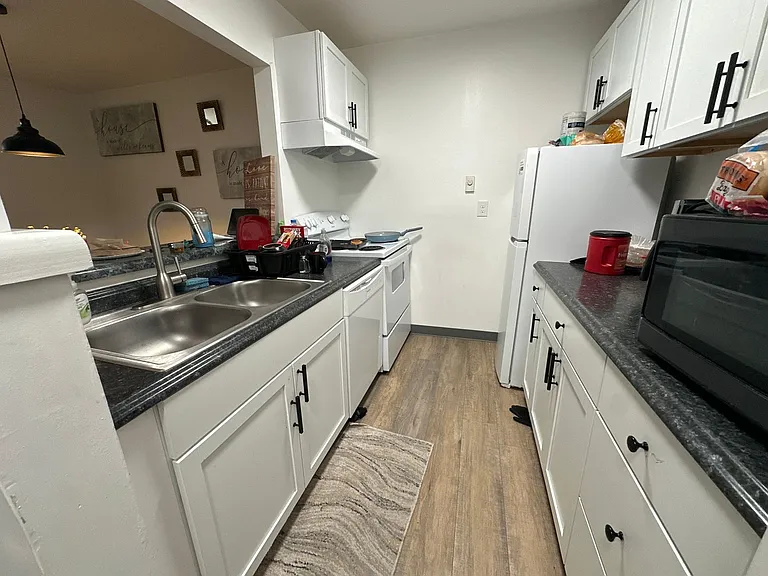 University Park Apartments near Cornell University — Photo 756