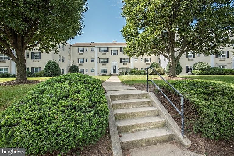 1st image of 2239 Farrington Ave APT 302