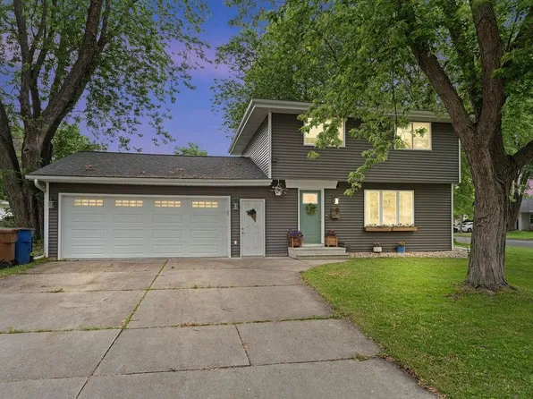 1001 Fieldcrest Dr, Menasha, WI 54952