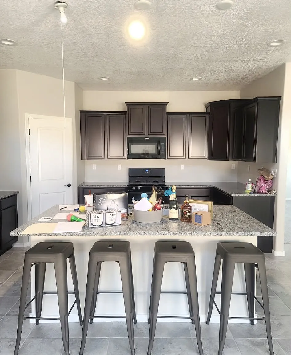 3 bed, 2.5 bath, 2610 sqft, $2,600 — Photo 3