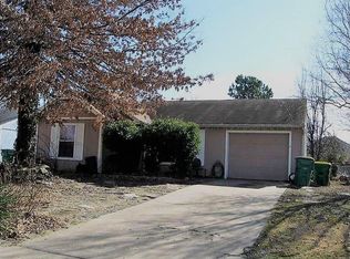 464 Village Ln, Springdale, AR 72764