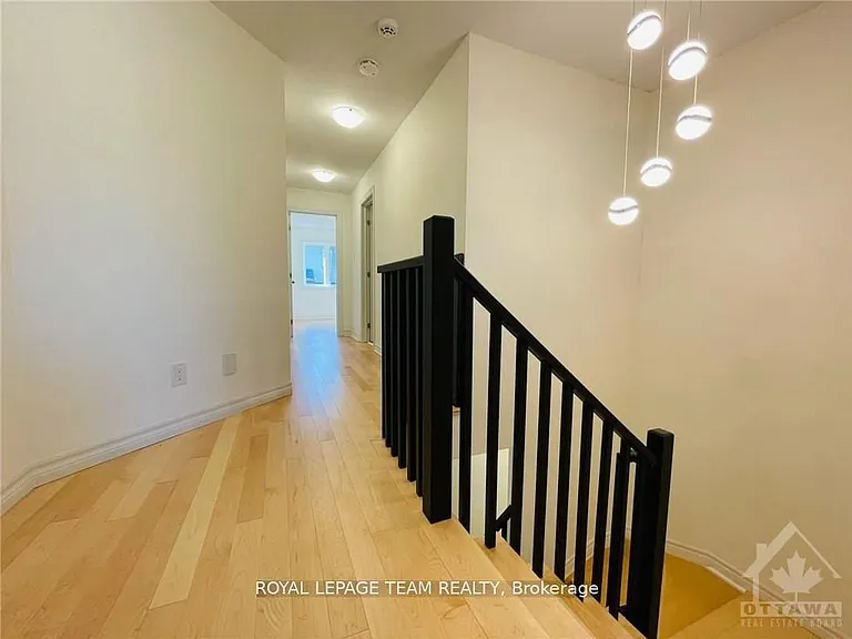 1189 Tischart Cres — Photo 14