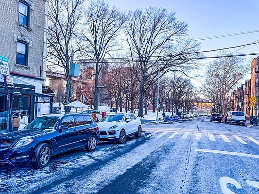 Rented by Gravity Real Estate Advisors | media 21