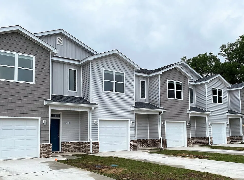 672 Denton Blvd #2