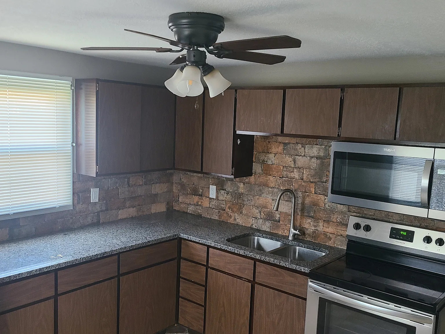 1 bed, 700 sqft, $1,050 — Photo 1