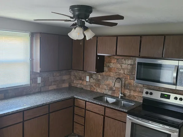 384 N Birch St APT 4, Manteno, IL 60950