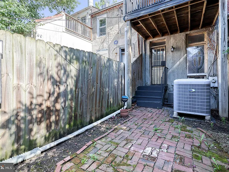 653 Dover St — Photo 18