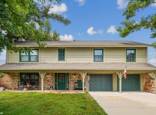 404 Friendly Dr, Marshalltown, IA 50158