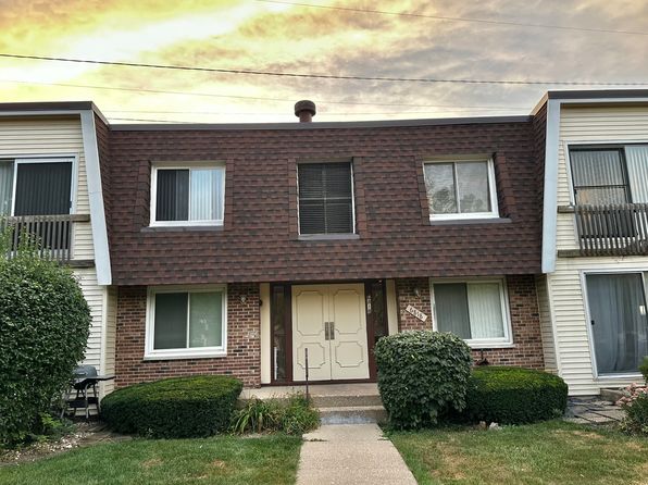 6818 Roberts Dr APT 6, Woodridge, IL 60517 – 2-bedroom rental in Woodridge
