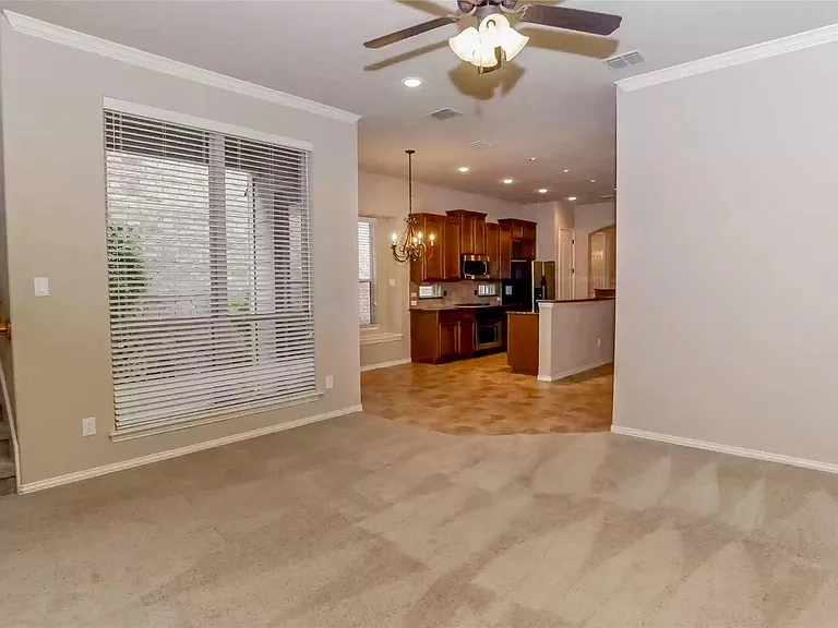 231 Carrington Ln — Photo 8