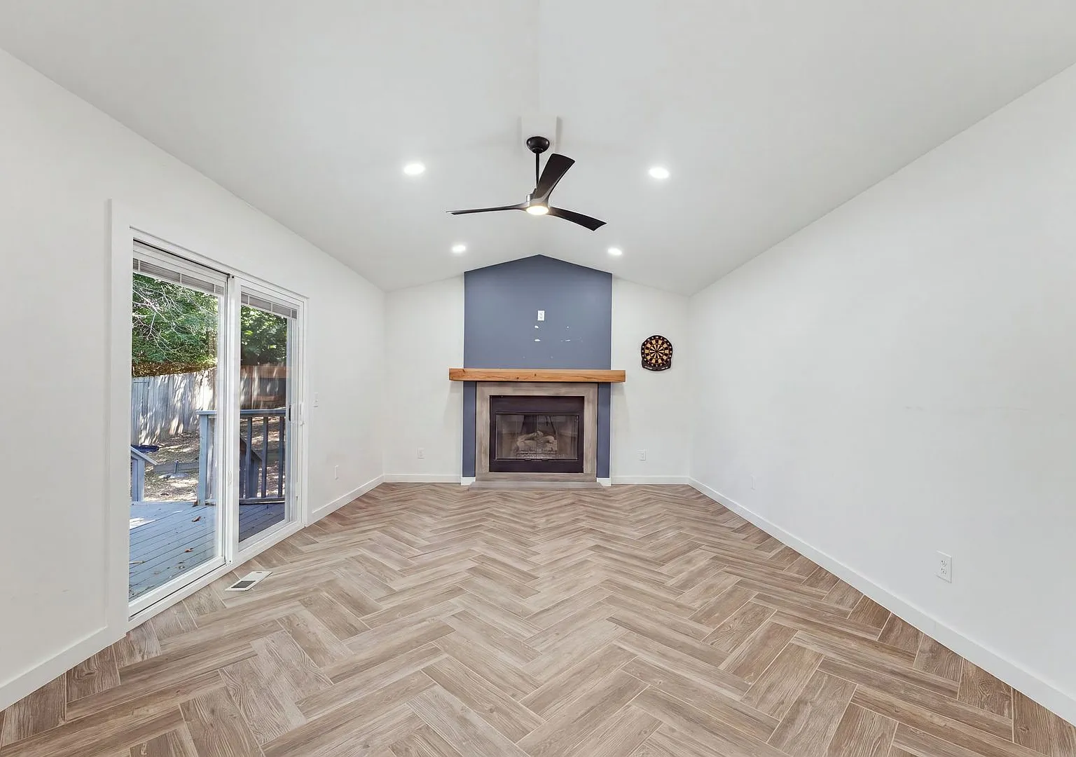 Situated at the end of a cul-de-sac and featuring a huge fenced-in backyard — Photo 3