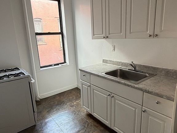 5th image of 37-31 Crescent St #56