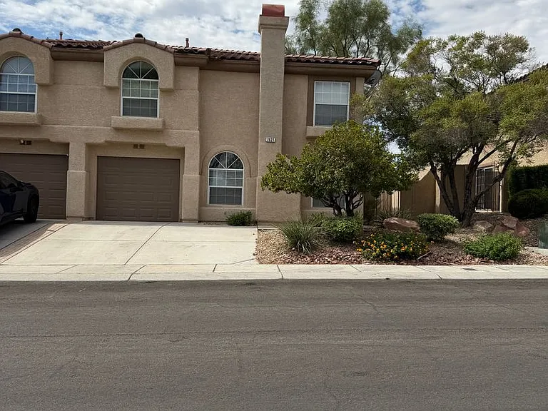 7621 Almeria Ave — Photo 1