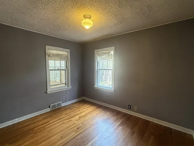 1226 W Prospect Rd — Photo 26