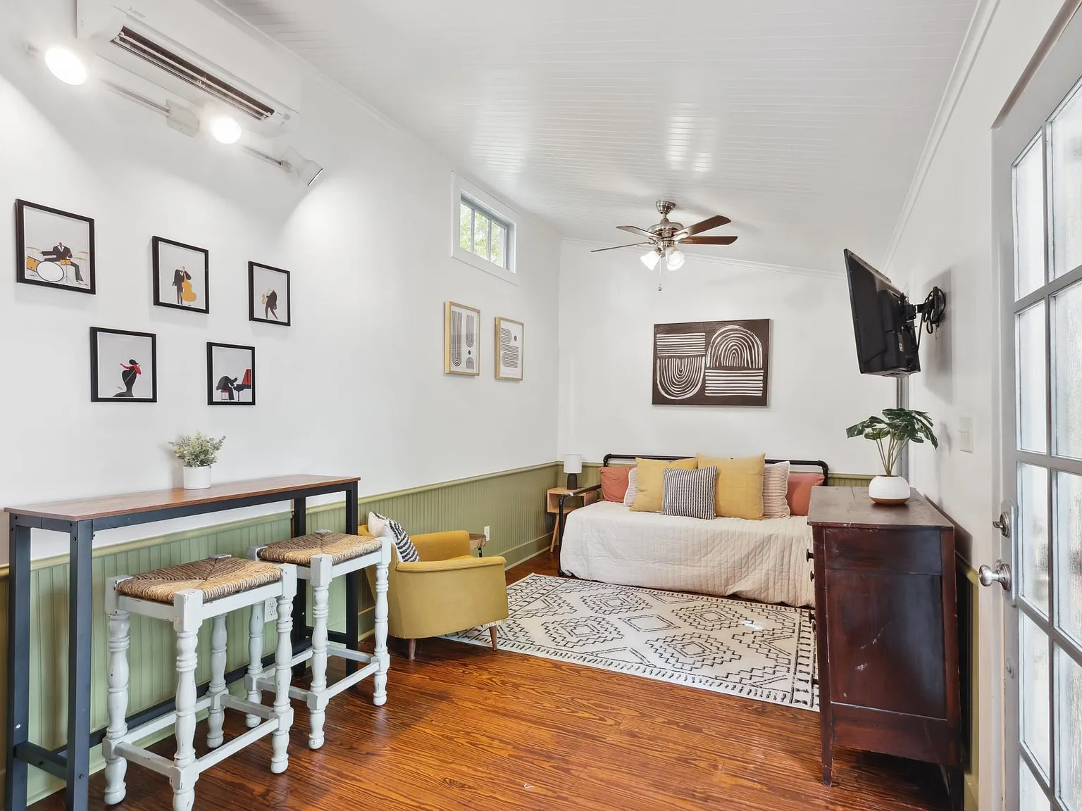 1217 Annette St — Photo 3