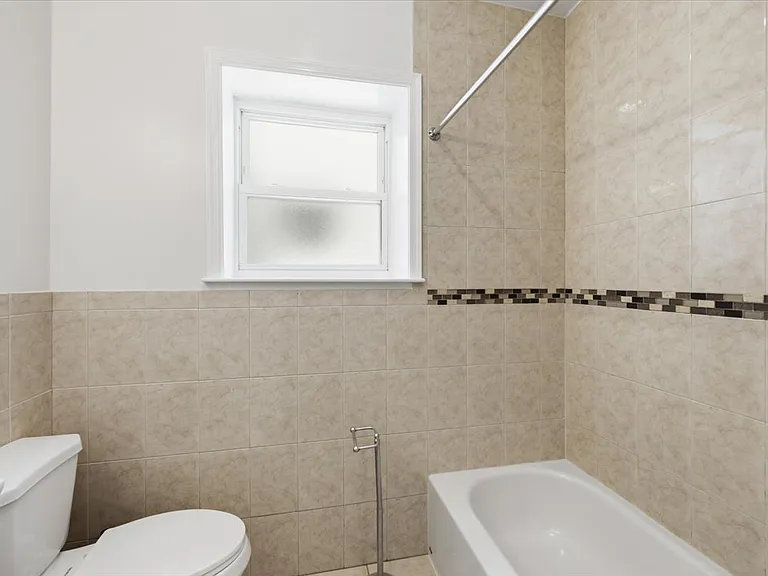 2653 S 6th St — Photo 15