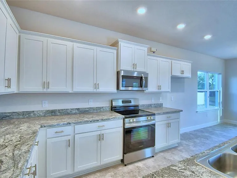 906 Sofia Ln — Photo 7