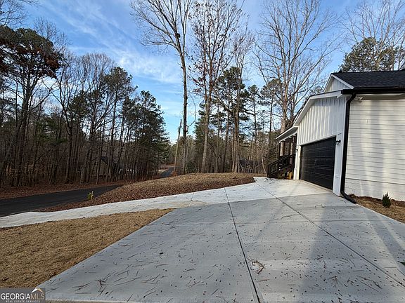 4th image of 3220 Sweetbriar Dr