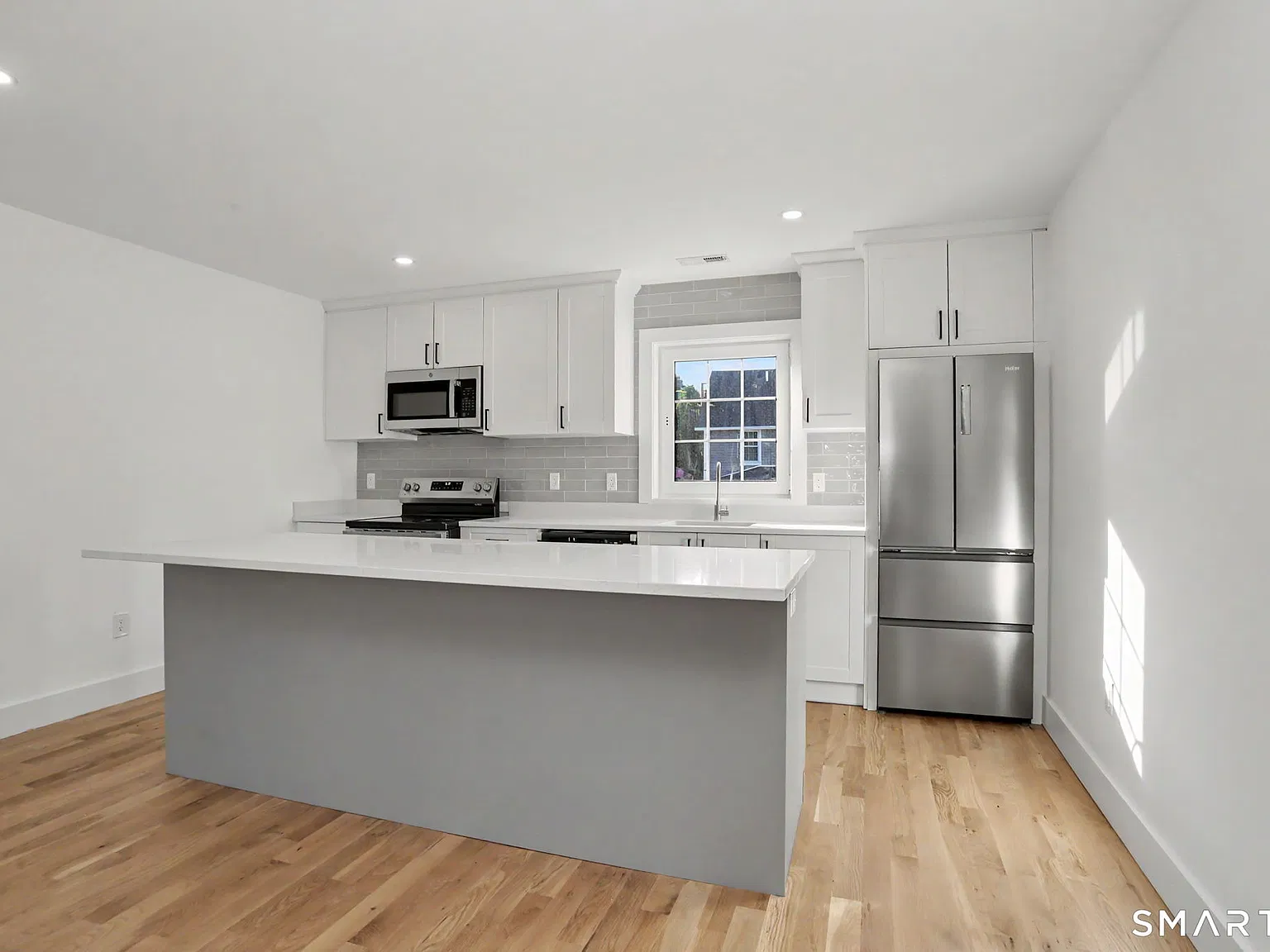 3 bed, 2.0 bath, 1270 sqft, $3,500 — Photo 3