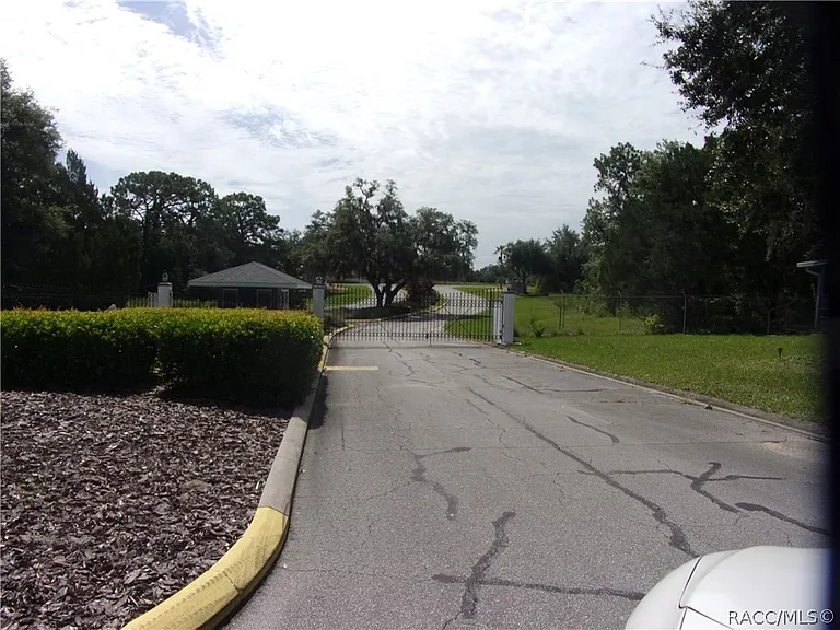 10494 S Drew Bryant Cir — Photo 29