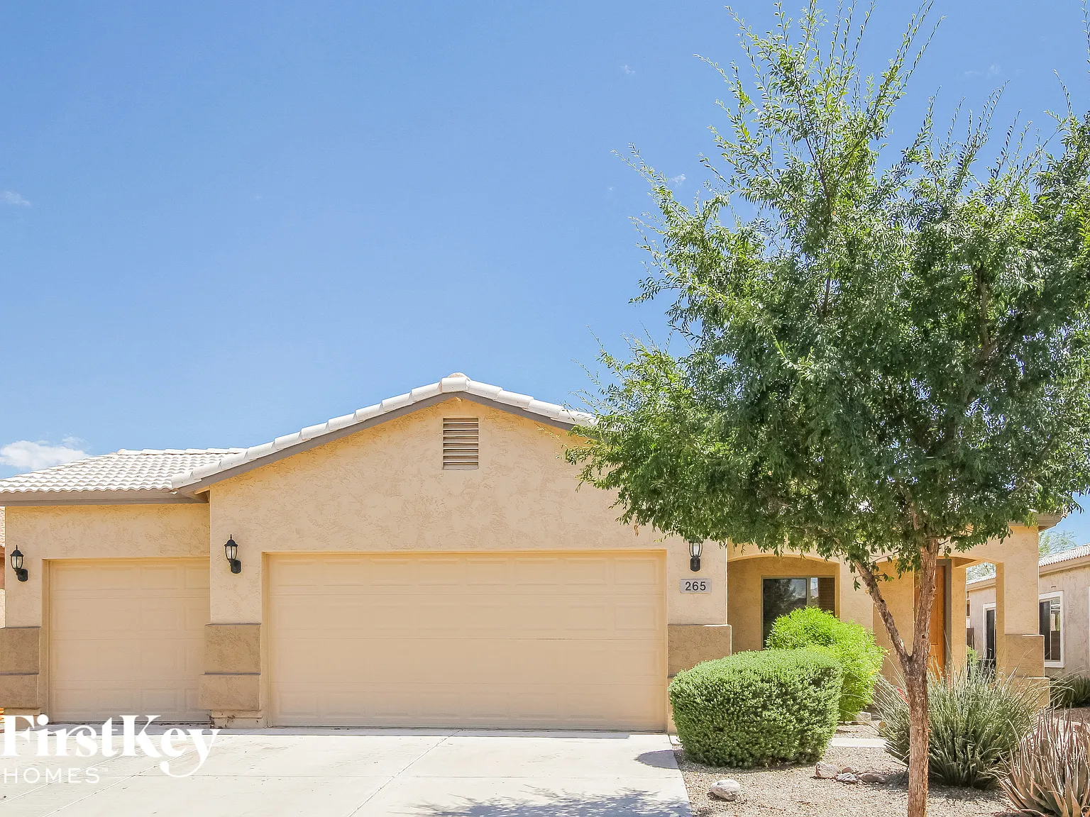 3 bed, 2.0 bath, 1631 sqft, $2,015 — Photo 1