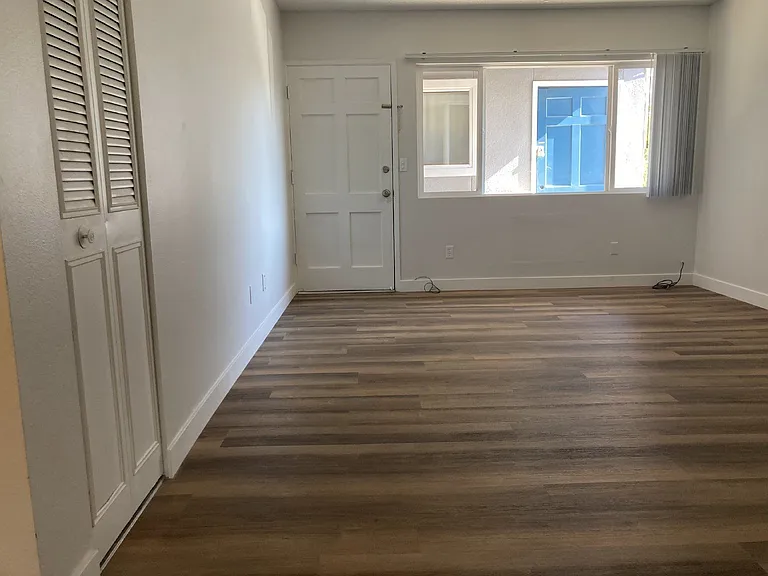 633 SE Flint St #15 — Photo 3