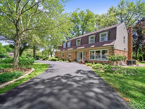 2nd image of 113 Graymoor Ln