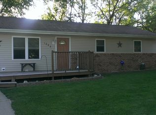1045 Oxford Ct, Charleston, IL