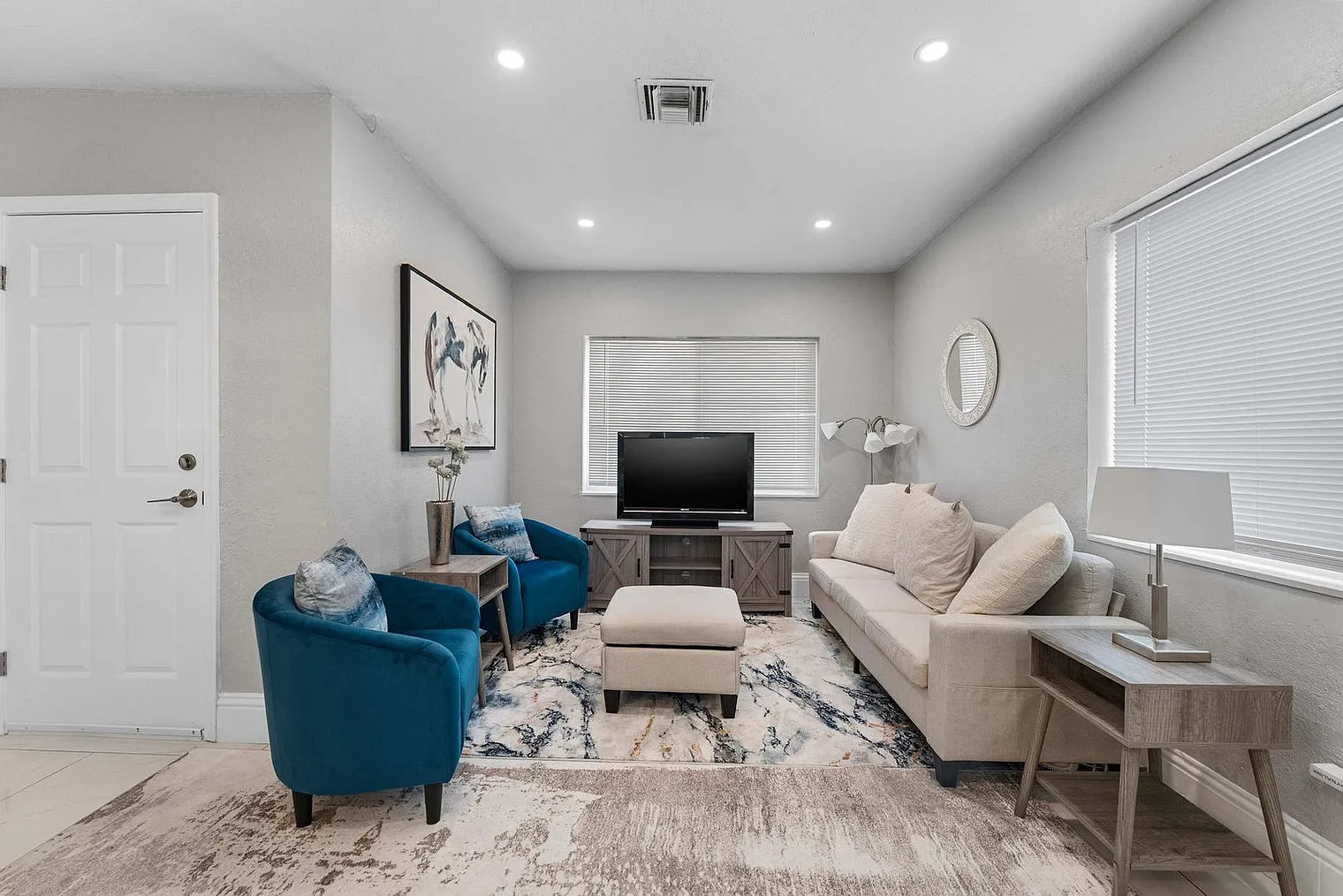 4 bed, 3.0 bath, 1097 sqft, $7,745 — Photo 1