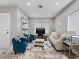 2227 Cody St, Hollywood, FL