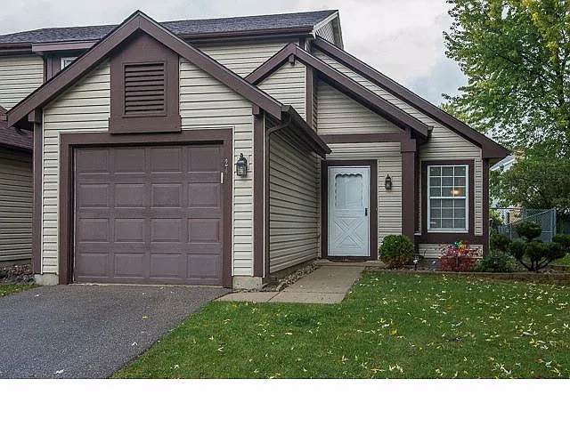 24 Fallbrook Dr photo 1